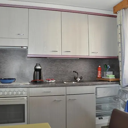 아파트 Apartmenthaus *